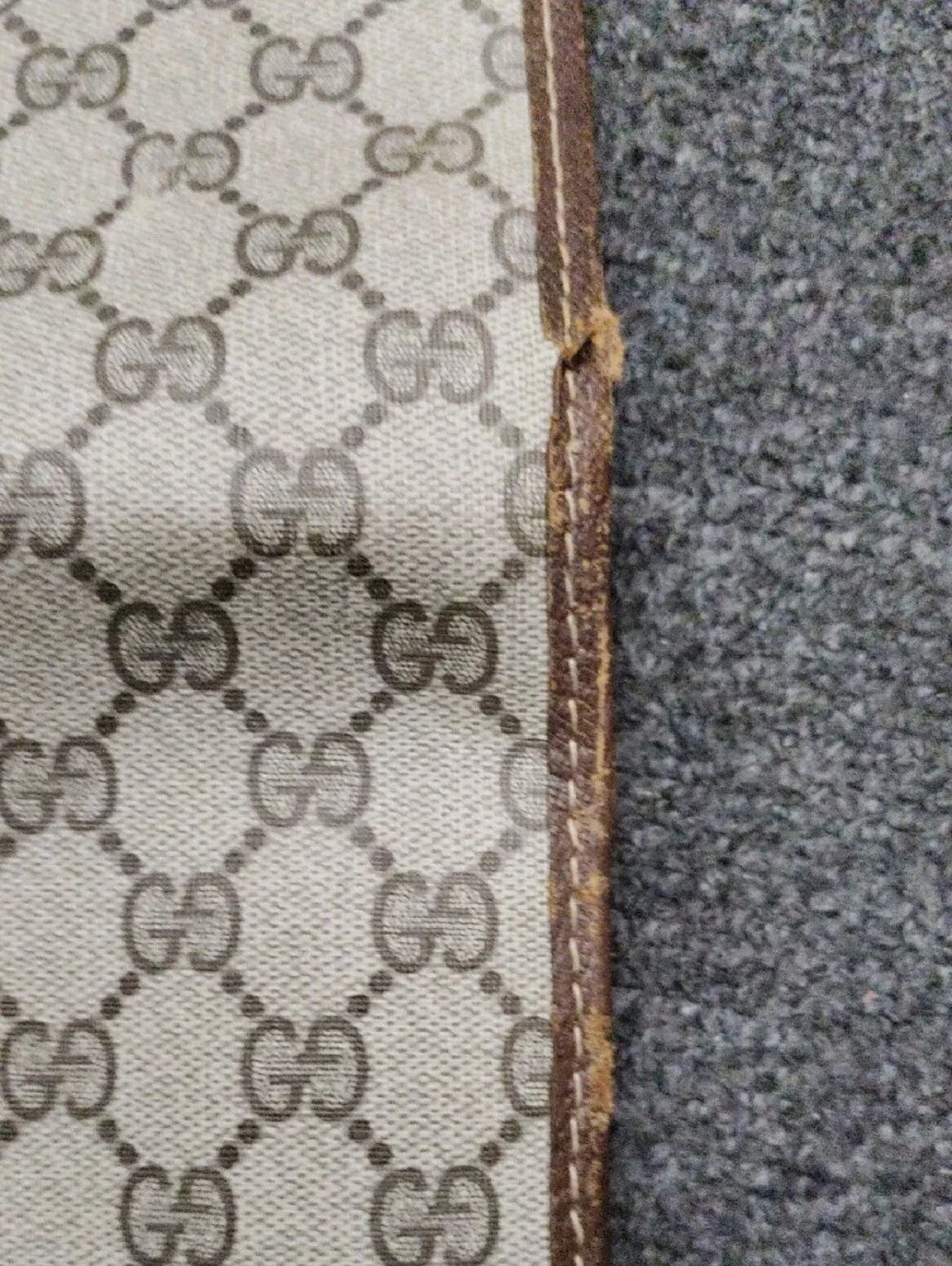 Gucci Beige GG Supreme Canvas Folio with Green and Red Web